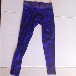 Nke Pro Hypercool camouflage workout tights.